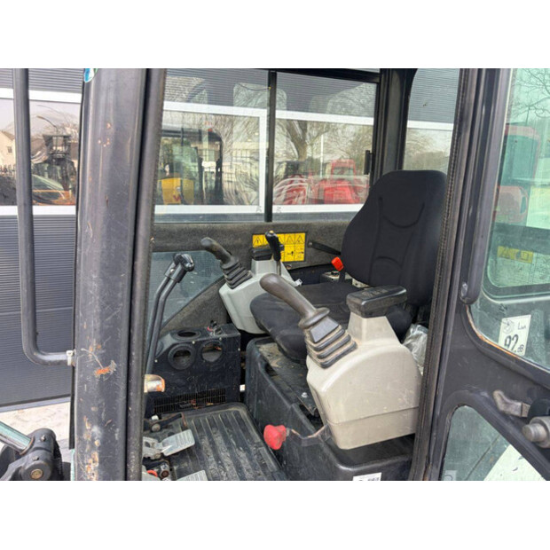 2014 بوبكات E16-48891414