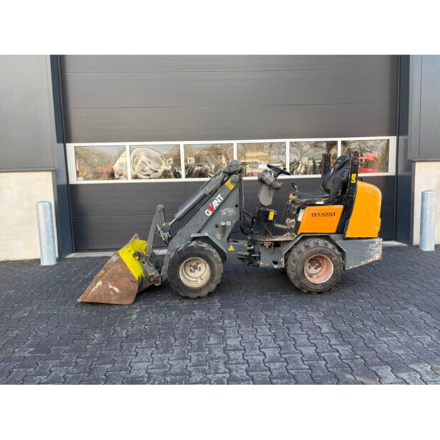 2011 GiANT D332ST-48891533