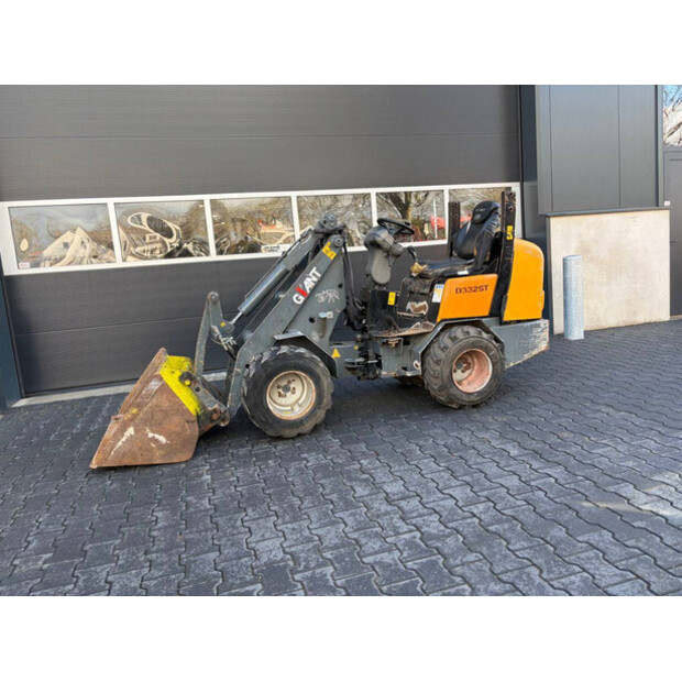 2011 GiANT D332ST-48891534