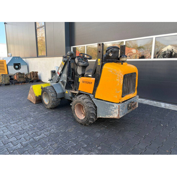 2011 GiANT D332ST-48891535