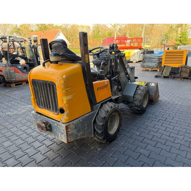 2011 GiANT D332ST-48891536