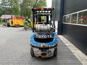 2019-toyota-06-8fg25f-1481105-48892142
