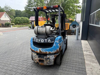 2019-toyota-06-8fg25f-1481105-48892143