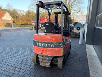 2005-toyota-7fbmf25-1481157-48893130
