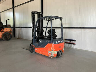 2017-toyota-8fbe16t-1481160-48893168
