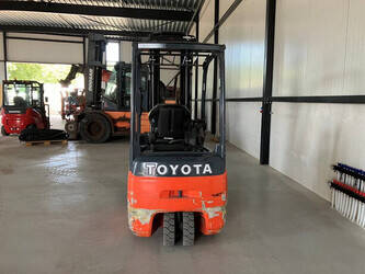 2017-toyota-8fbe16t-1481160-48893169