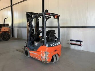 2015-toyota-8fbet15-1481161-48893181