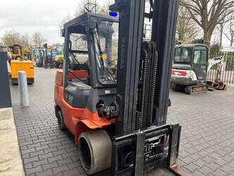 2012-toyota-7fgcu35-1481179-48893438