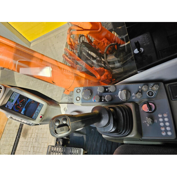 2013 Hitachi ZX250LC-5B-48894122
