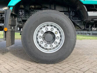 2021-mercedes-benz-zetros-2045-s-48894165