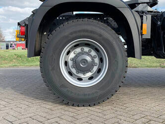 2021-mercedes-benz-zetros-2045-s-48894166