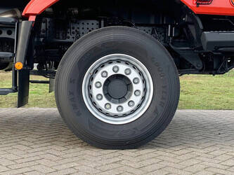 2021-mercedes-benz-zetros-2045-1481216-48894196