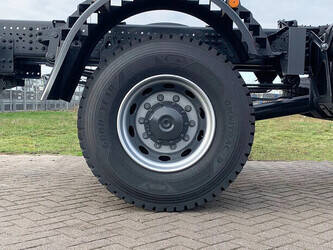 2021-mercedes-benz-zetros-2045-1481216-48894197
