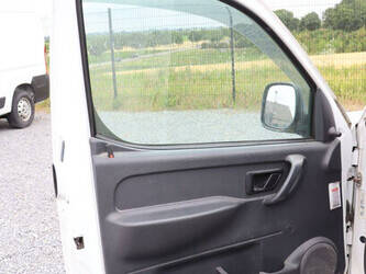 2007-peugeot-partner-1481249-48895002