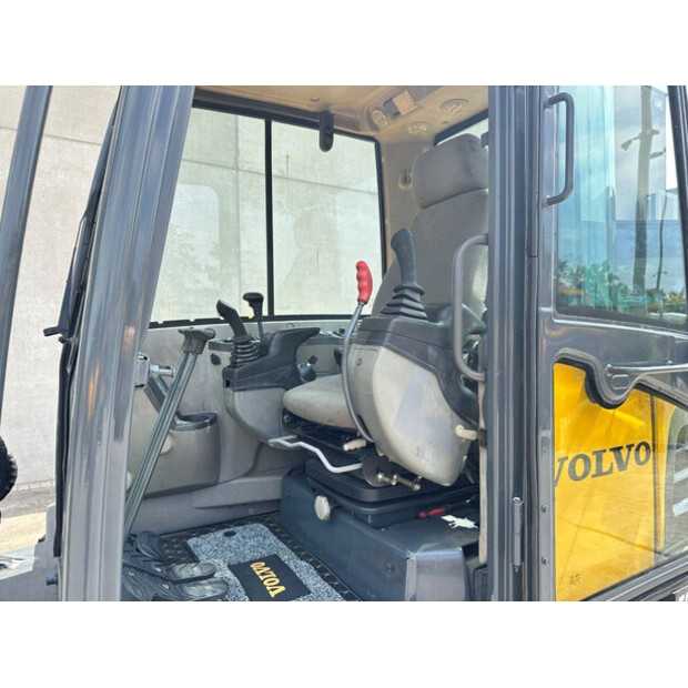 2014 فولفو EC60C-48896196