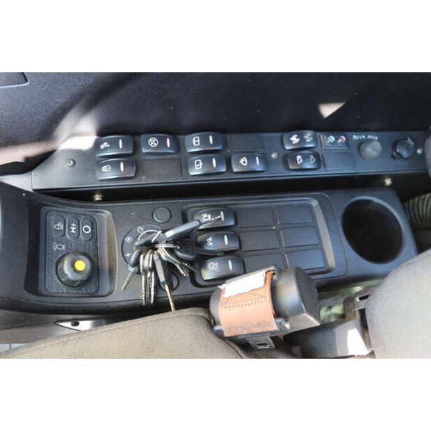 2015 جيه سي بي JS200LC-T4i-48896368