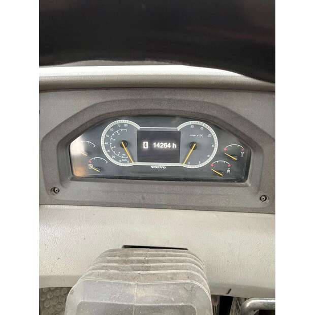 فولفو A25G-48899790