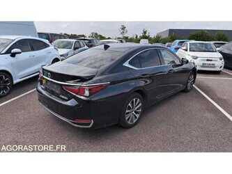 2021-lexus-es300h-48901937