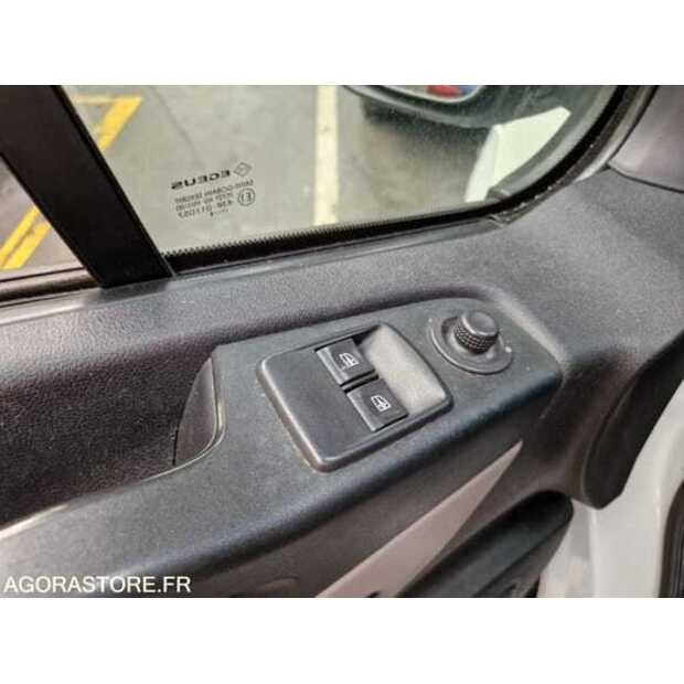 2018 Renault Traffic-48902182