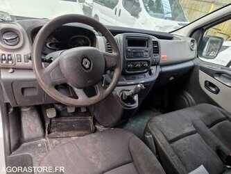 2018-renault-traffic-1481588-48902183