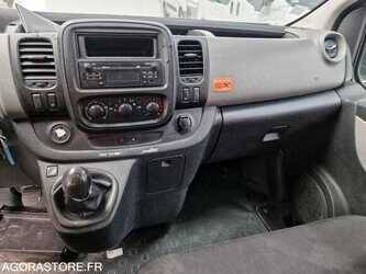 2018-renault-traffic-1481588-48902185