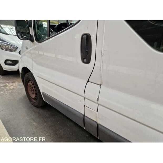 2010 Renault Traffic-48902387
