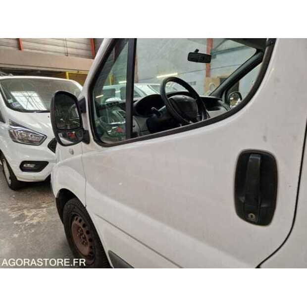 2010 Renault Traffic-48902389