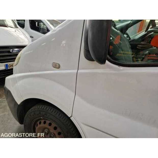2010 Renault Traffic-48902390