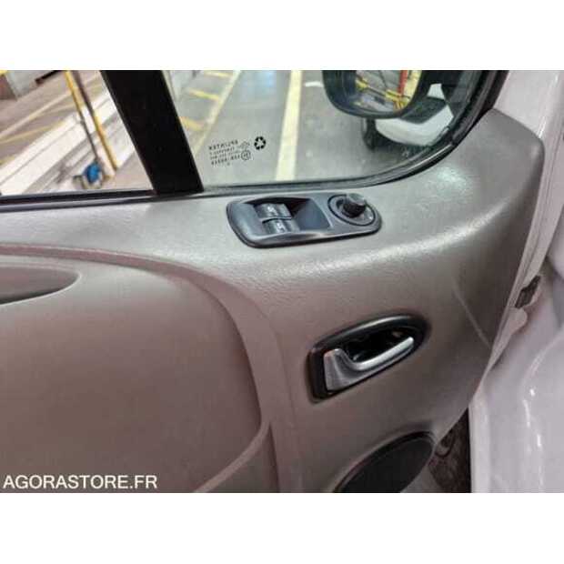 2010 Renault Traffic-48902391