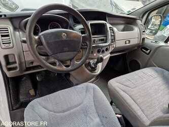 2010-renault-traffic-1481593-48902392