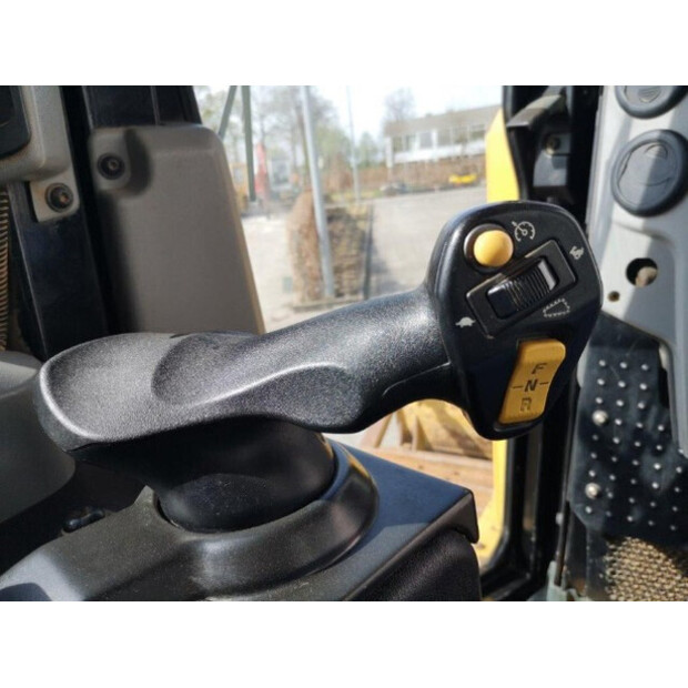 2015 Caterpillar D6T LGP-48915541