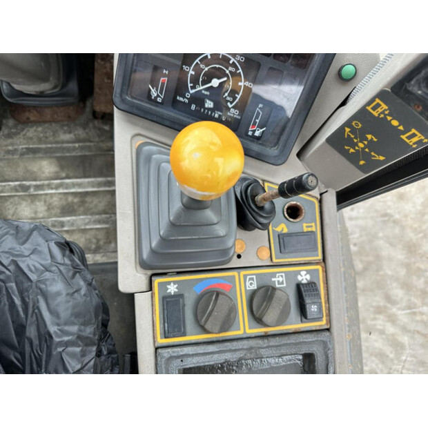 1996 JCB 411-48920430
