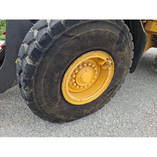 2019 فولفو L90H-48921005