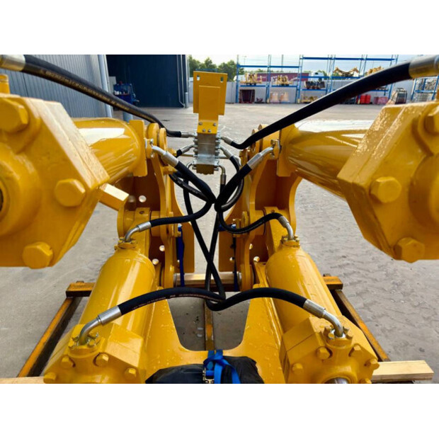 2026 Komatsu D155-48925489