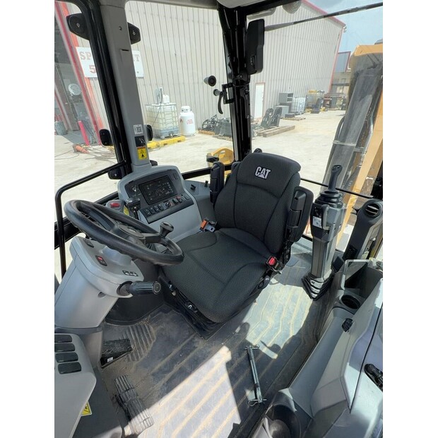 2023 Caterpillar 420-48925812