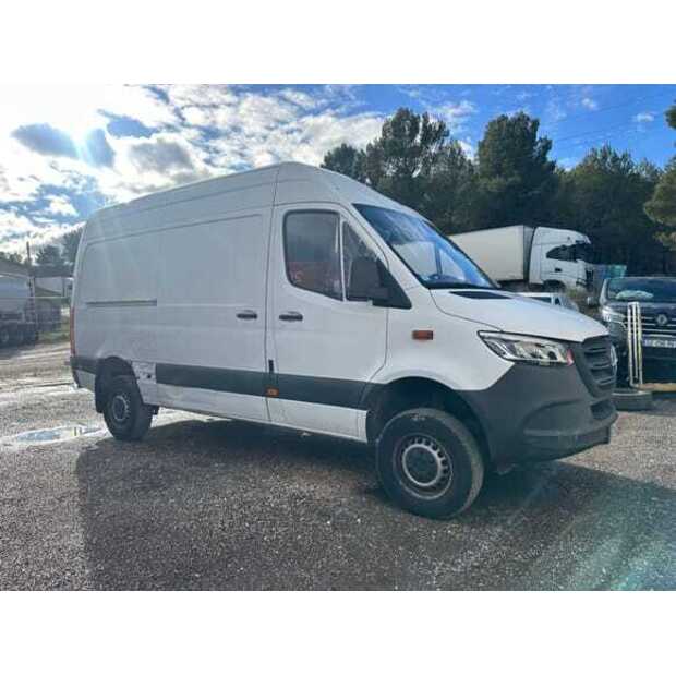Mercedes-Benz SPRINTER-48928629