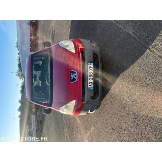 2010 Peugeot PARTNER-48928932