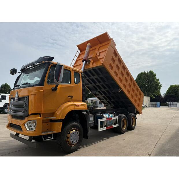 2023 Sinotruk HOWO371-48929511