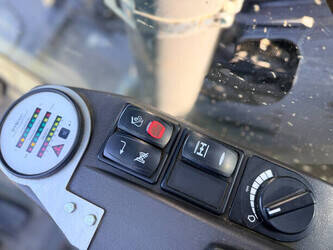 2014-volvo-ew180d-1482909-48936273
