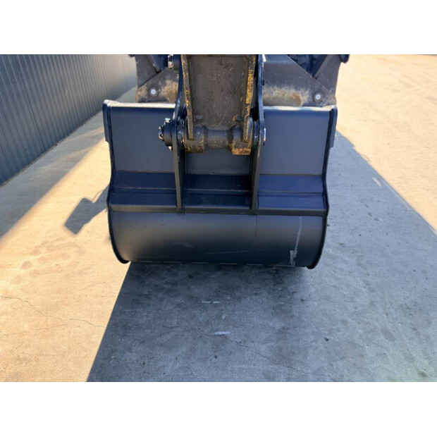 2014 فولفو EW180D-48936297