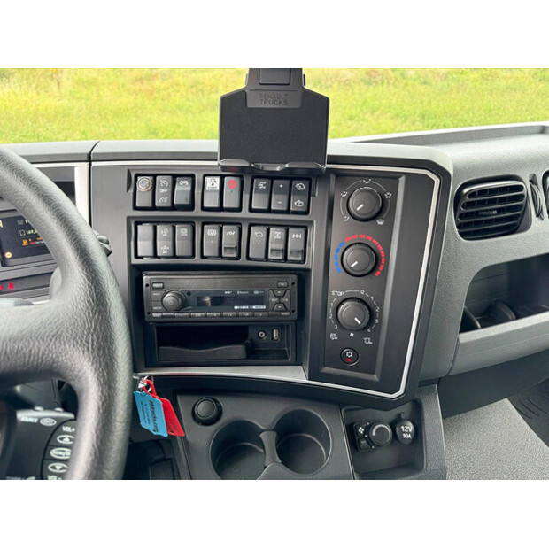 2023 Renault D16-48940572