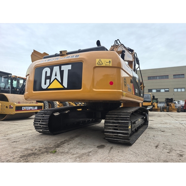 2025 Caterpillar 325D-48943736