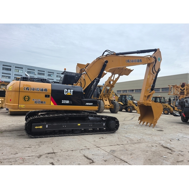 2025 Caterpillar 325D-48943738