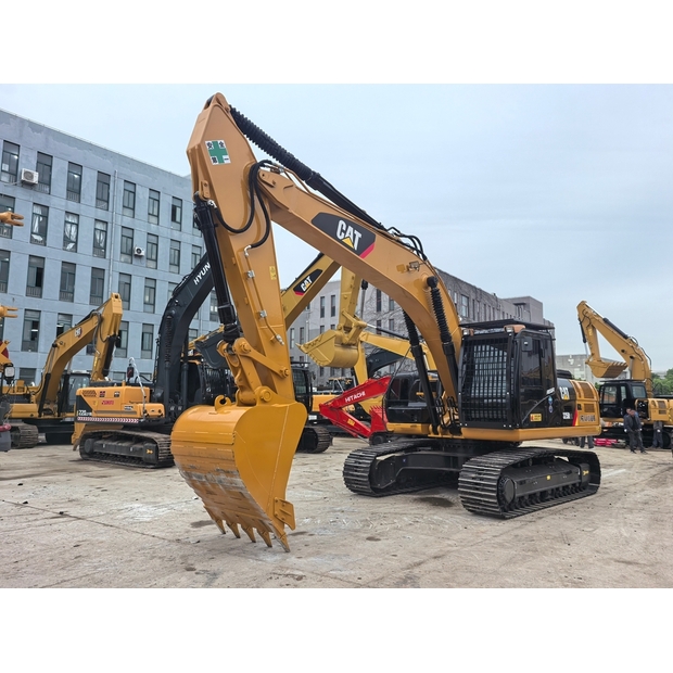 2025 Caterpillar 325D-48943740