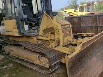 صورة ل جرارات مجنزرة 2023 كوماتسو D31