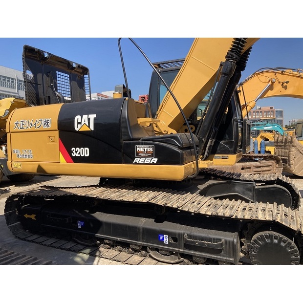 2025 Caterpillar 320D2L-48946110