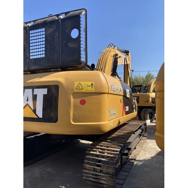 2025 Caterpillar 320D2L-48946112