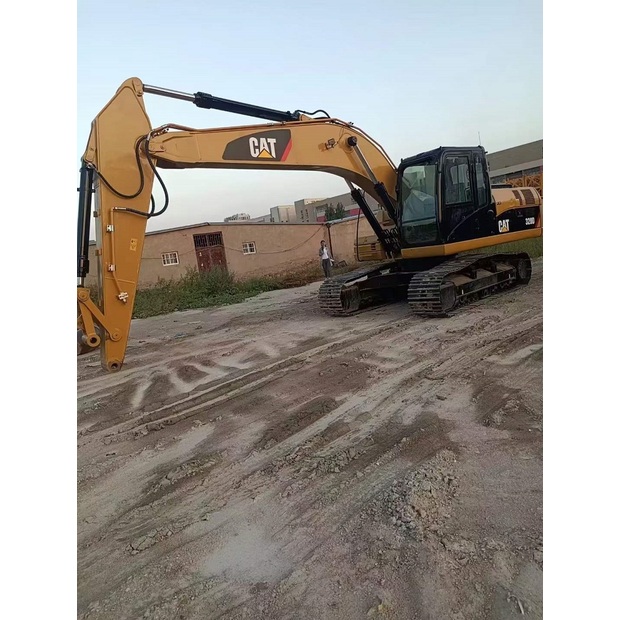 2025 Caterpillar 320D2L-48946114