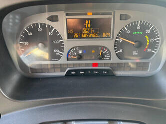 2010-mercedes-benz-axor-1483247-48946750