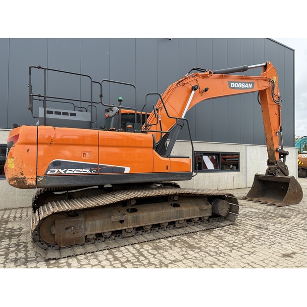 2021 Doosan DX225LC-5-48952067